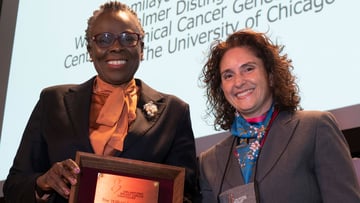 Olufunmilayo (Funmi) Olopade, MD, FASCO, FACP, OON, with Virginia G. Kaklamani, MD, (right) during the William L. McGuire Memorial Lecture, Wednesday December 8, 2021. Photo by © MedMeetingImages/Todd Buchanan 2021