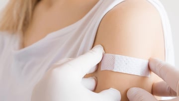 A doctor puts a bandage on a women