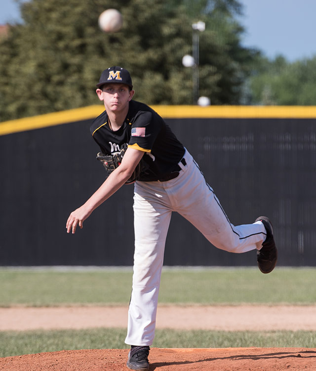 Brandon Kelly pitches