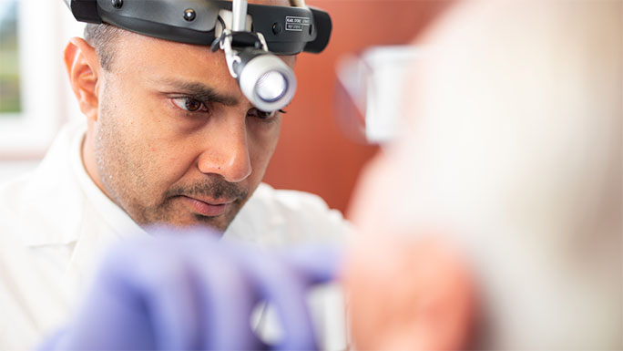 Nishant Agrawal, MD, assembled a team of experts to assist with treating Dmitry's Karpeyev's complex cancer.