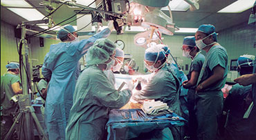 The surgical team removing Teri Smith