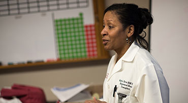 Transplant nurse presents at a living donor champion program meeting