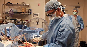 Thoracic surgeon tests the XVIVO Lung Perfusion System in the Center for Care and Discovery on August 21, 2015. The machine allows physicians to assess the fitness of donor lungs before transplanting them to recipients.