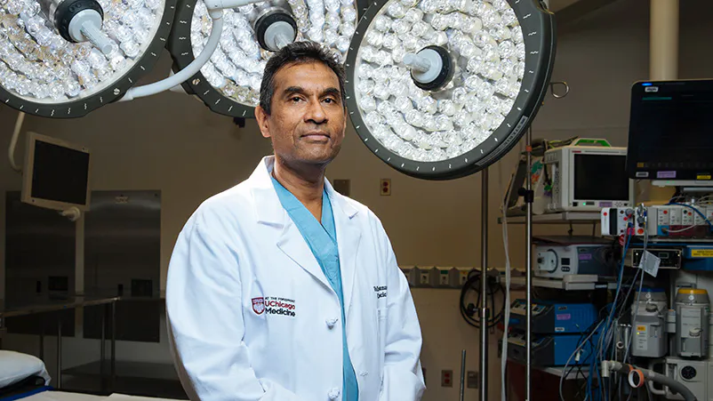 Dr. Valluvan Jeevanandam, one of the best heart surgeons in the Chicago area.